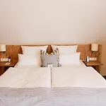 & Restaurant Zum Reussenstein 4*