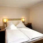 מלון & Restaurant Zum Reussenstein 4*