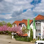 & Restaurant Zum Reussenstein 4* בובלינגן