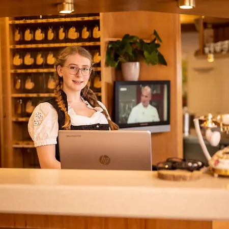 & Restaurant Zum Reussenstein ホテル ベーブリンゲン