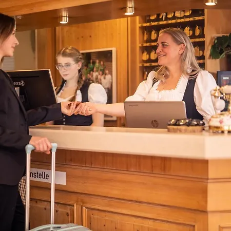 & Restaurant Zum Reussenstein ホテル