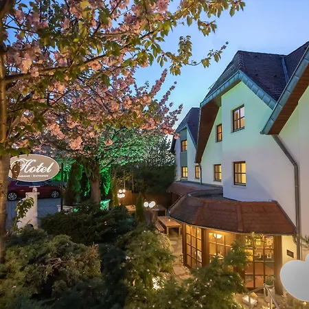 ホテル & Restaurant Zum Reussenstein ベーブリンゲン